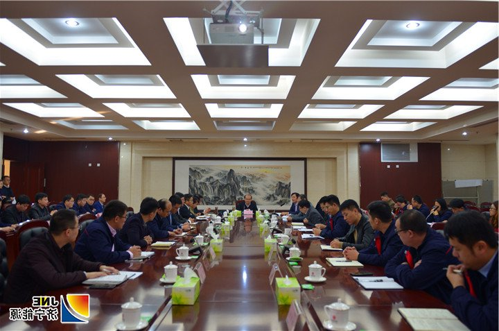 1542847693122649.jpg 2018年11月21日,马金平参加安居煤矿“凝心聚力谋发展”专题讨论会(摄影 陈晨).jpg