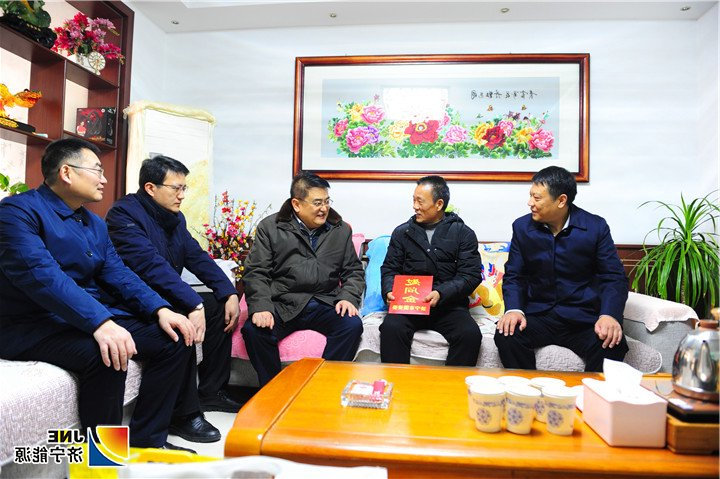 2019-1-23丰家雷 张广宇走访困难党员（济宁能源阳城煤矿后勤党支部 张开祥）.jpg