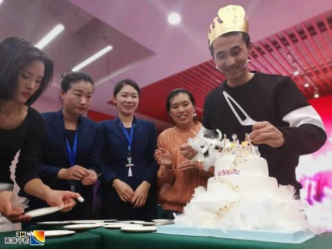 奋斗的日子里 爱让我们一起成长