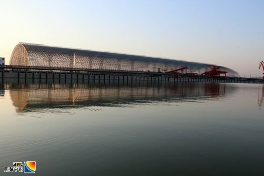 全国最大跨度钢结构储煤棚在济矿物流诞生
