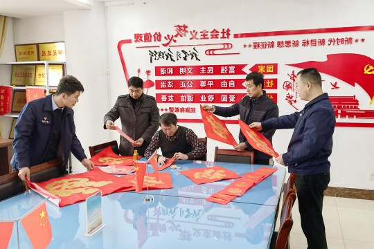 安居煤矿开展“瑞虎迎春、翰墨送福”活动