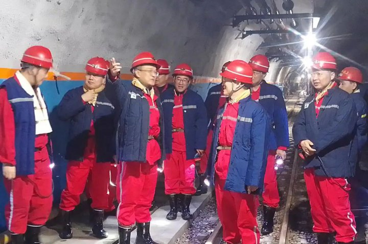 国家矿山安全监察局山东局领导到双合煤矿检查指导工作