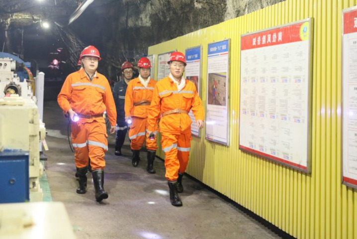 王崇景到运河煤矿检查指导工作