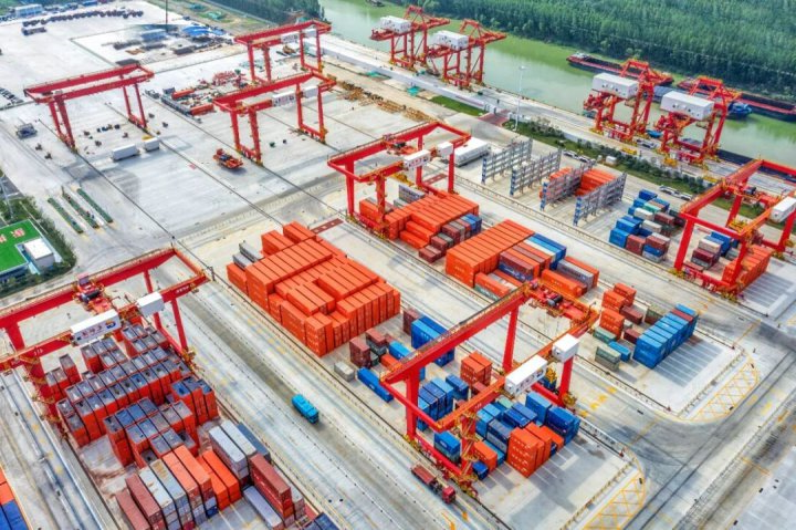 中交润杨年度集装箱量突破40万标箱