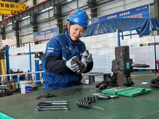 阳城二号井巾帼队伍闯出机电维修创效路